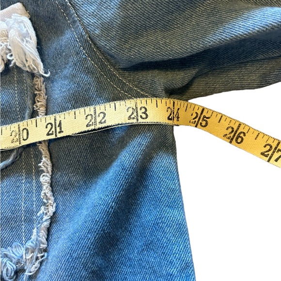 Miss Me Long Sleeve Colorblock Patched
Denim Button Up Shacket Size Large - Picture 9 of 9